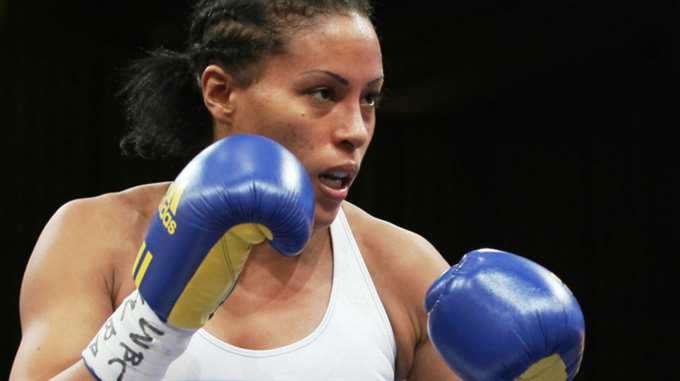 Cecilia Braekhus Decisively Beats Svensson