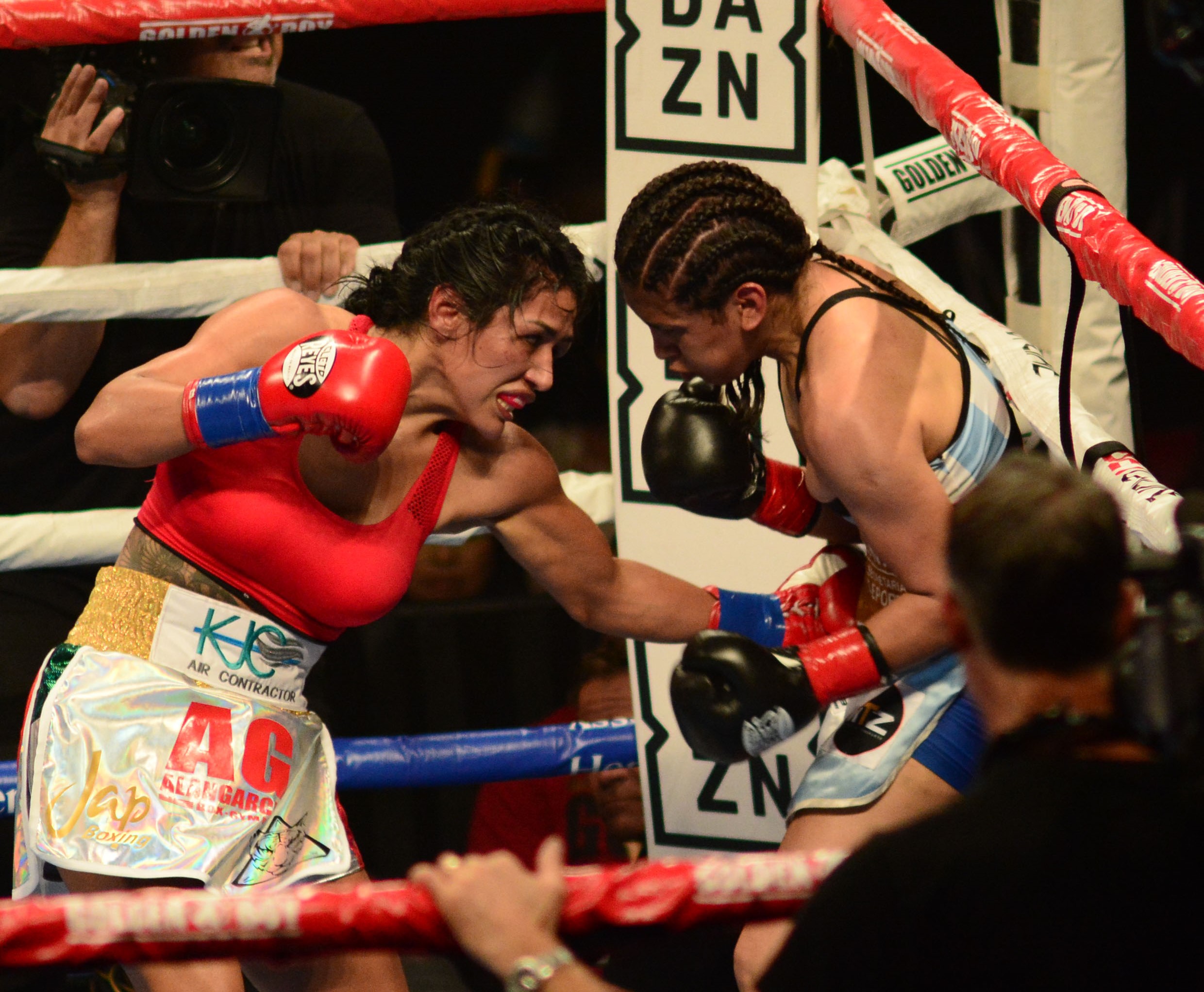 Arely-Mucino-vs-Leonela-Yudica.jpg